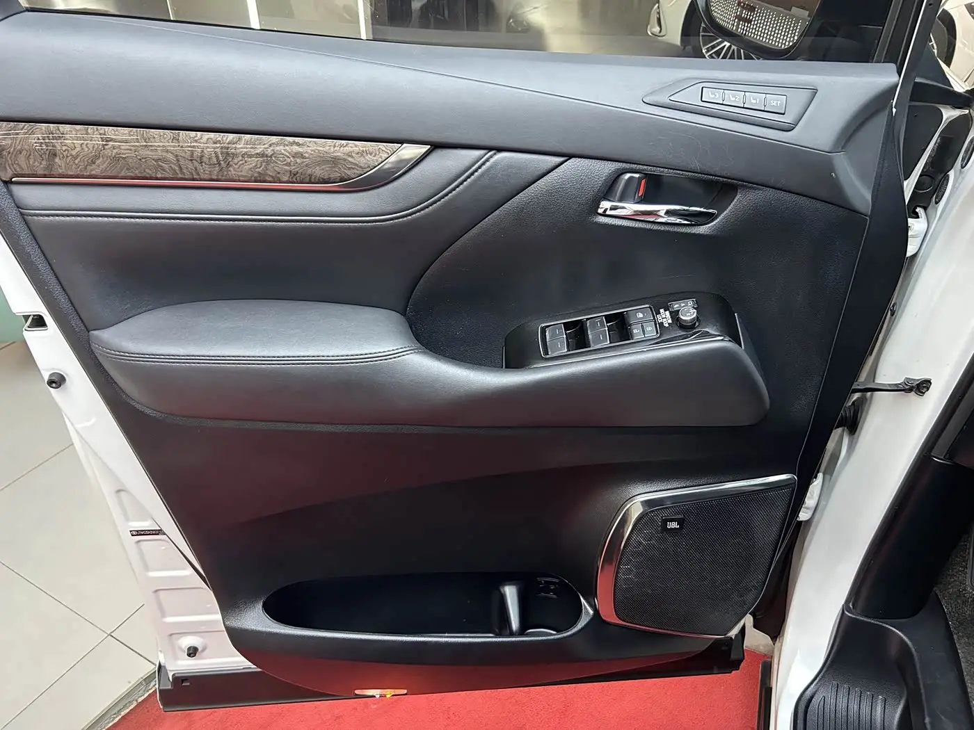 Toyota Vellfire 2023 — Photo 12/20