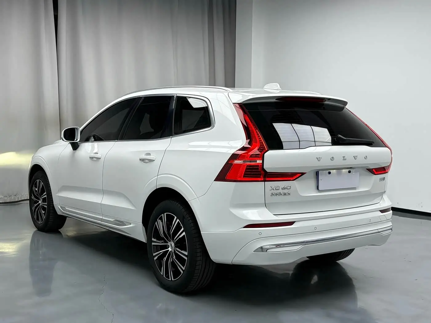 Volvo XC60 2022 — Фото 3/10