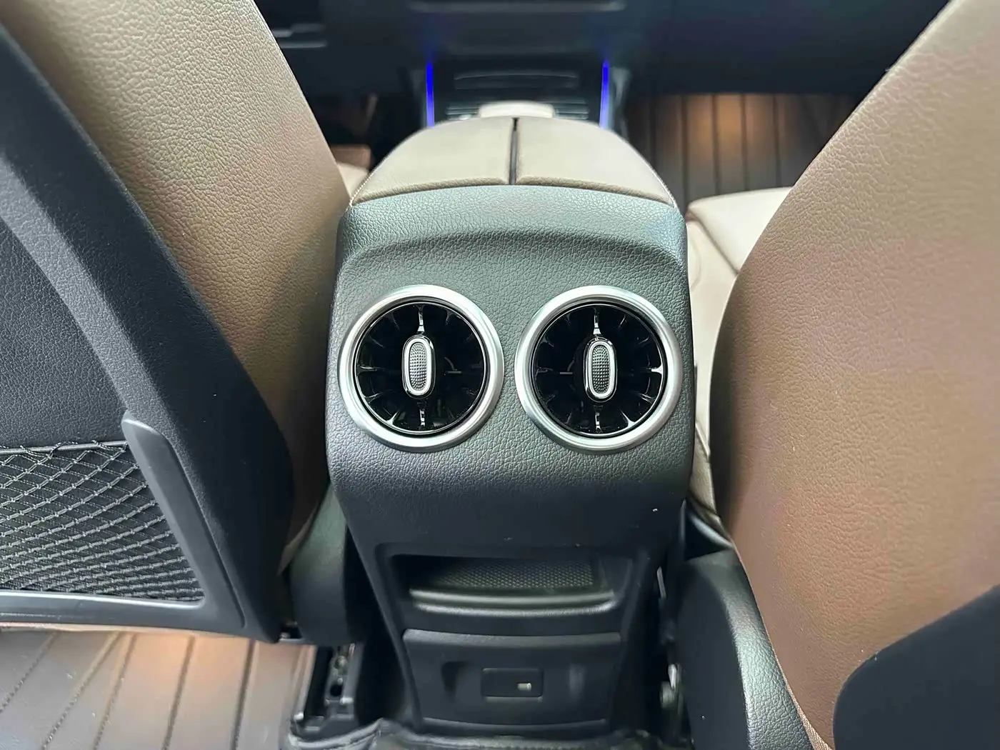 Mercedes-Benz GLB 2022 — Фото 13/19