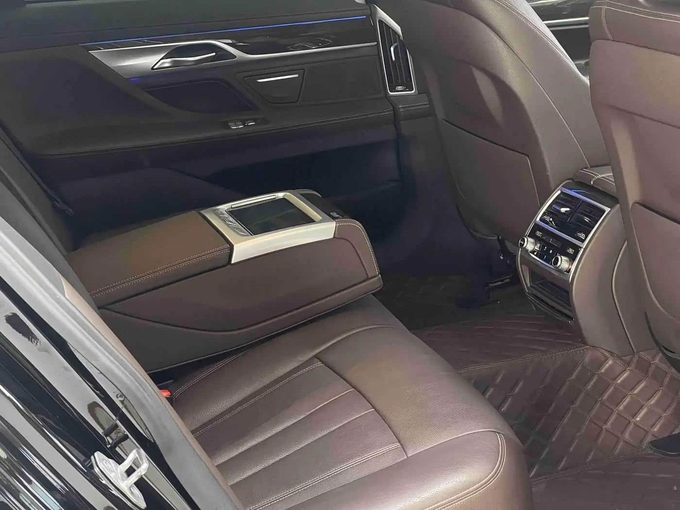 BMW 7 Series 2017 — Photo 15/20