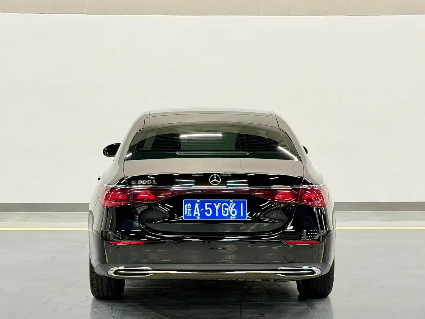 Mercedes-Benz E-Class 2024 — Photo 8/9
