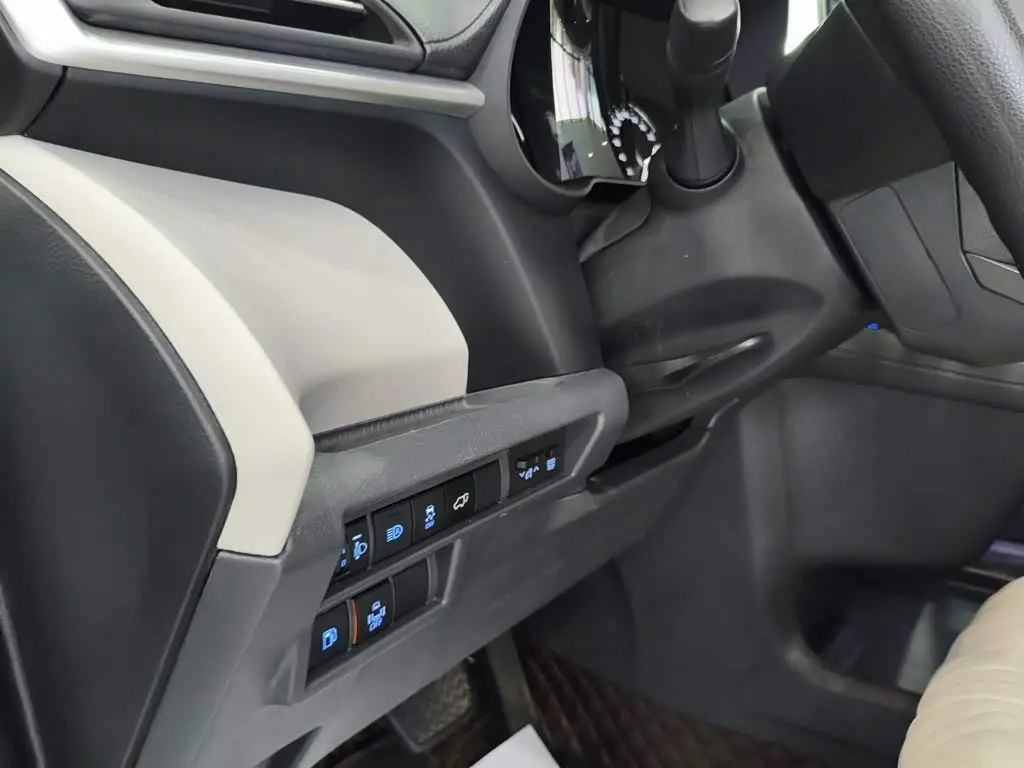 Toyota Sienna 2023 — Şəkil 8/17