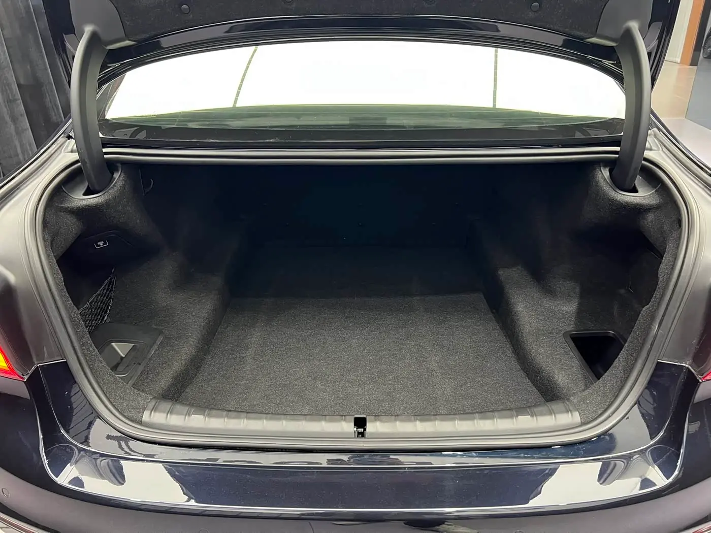 BMW 5 Series 2018 — Photo 13/13