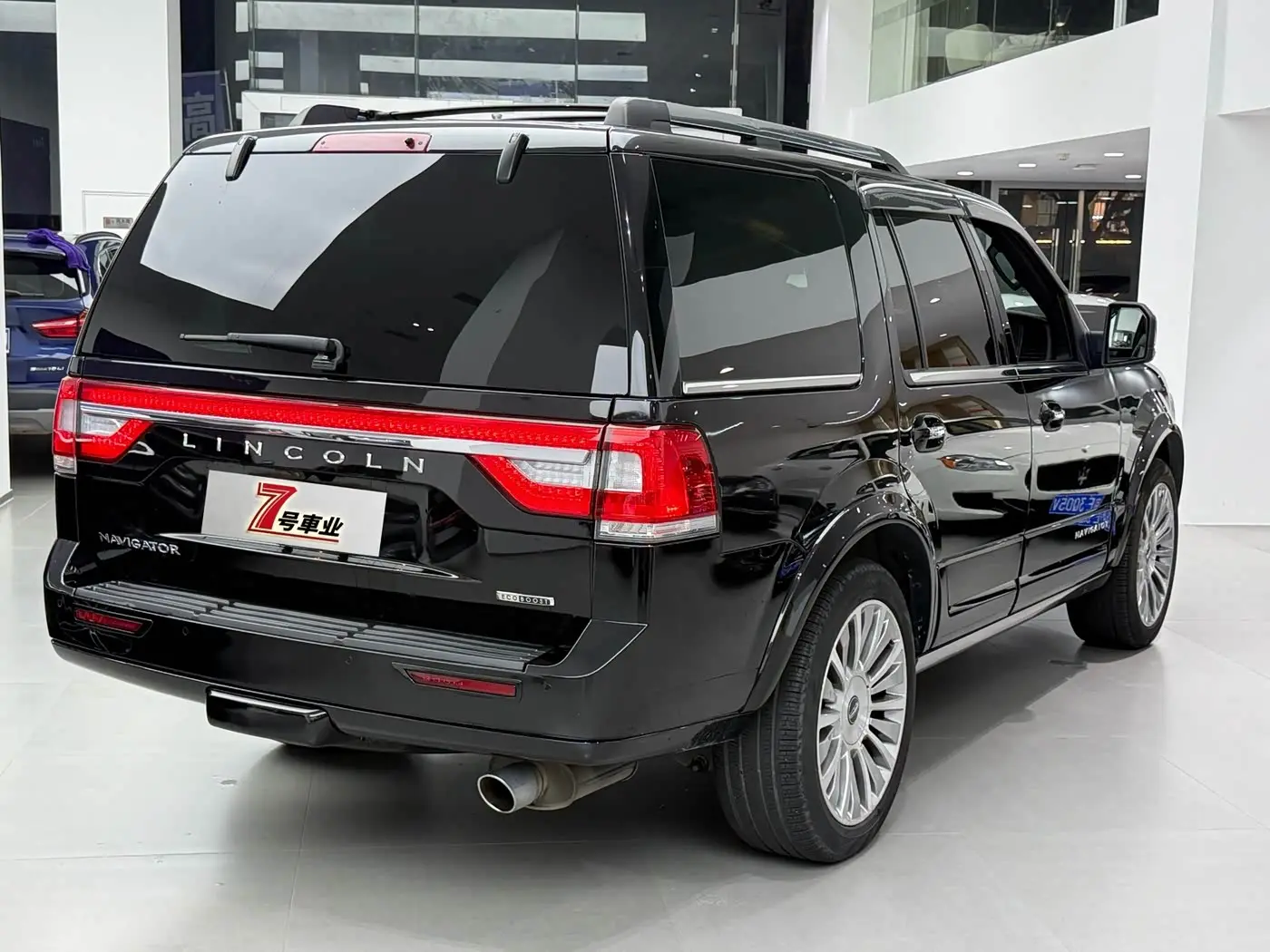 Lincoln Navigator 2016 — Фото 12/13