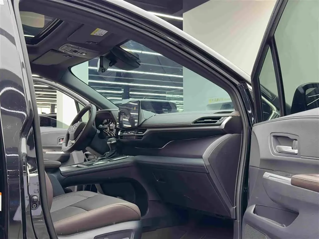 Toyota Granvia 2026 — Photo 10/20