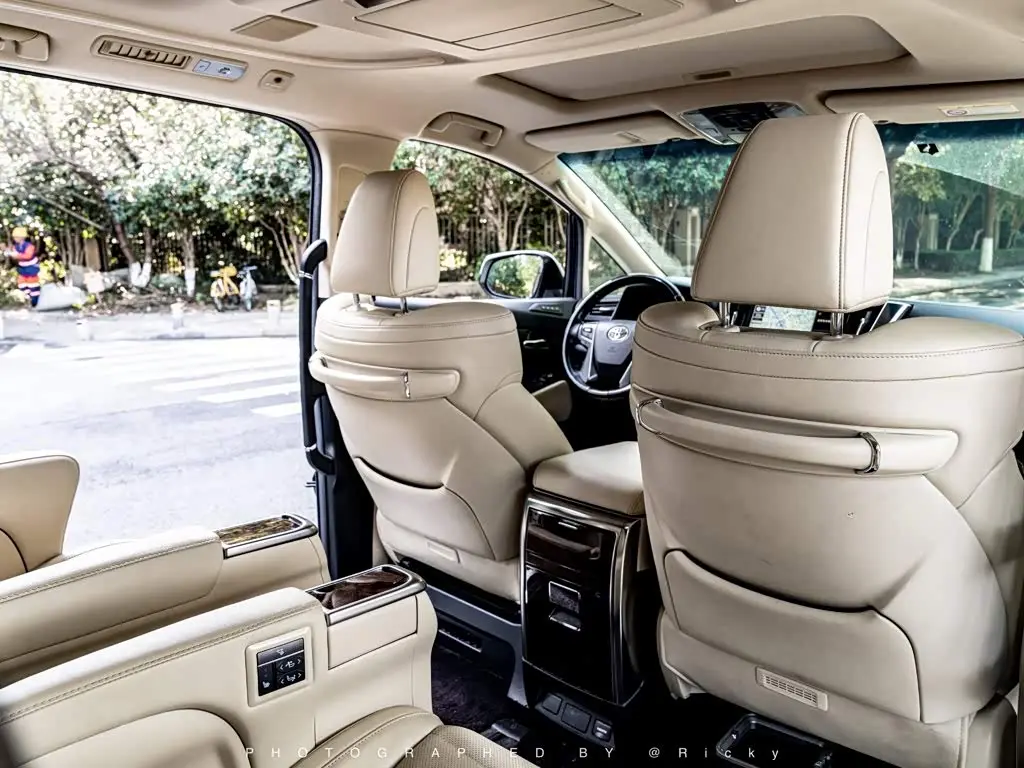 Toyota Alphard 2021 — Photo 14/16