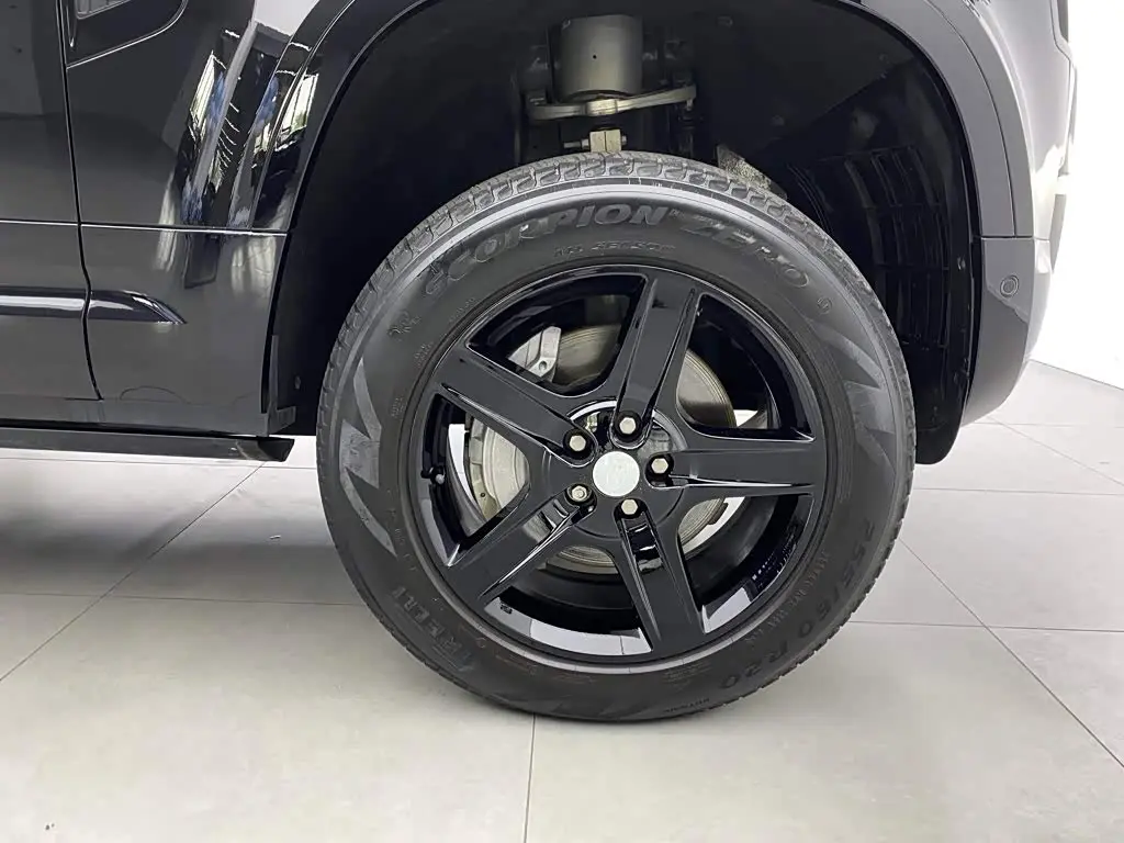 Land Rover Defender 2023 — Photo 7/20