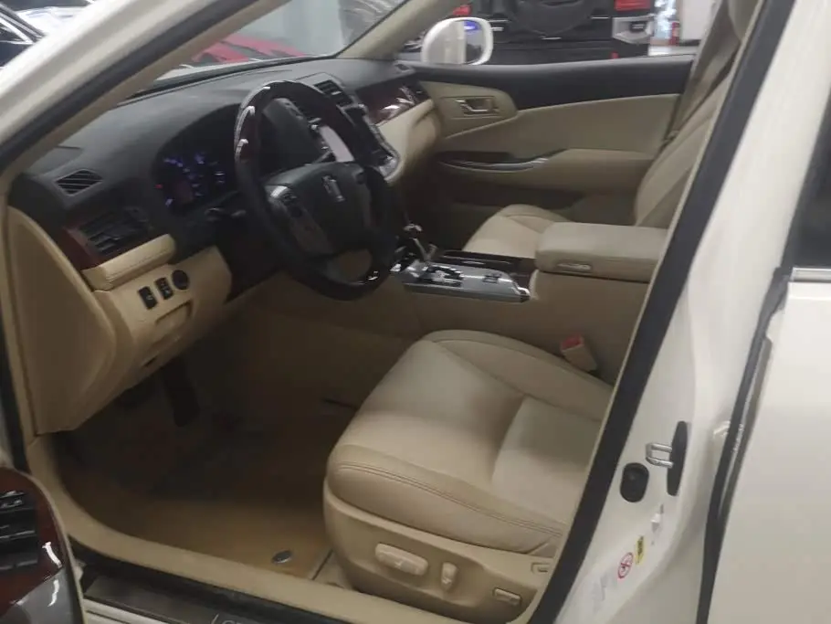 Toyota Crown 2014 — Photo 9/16