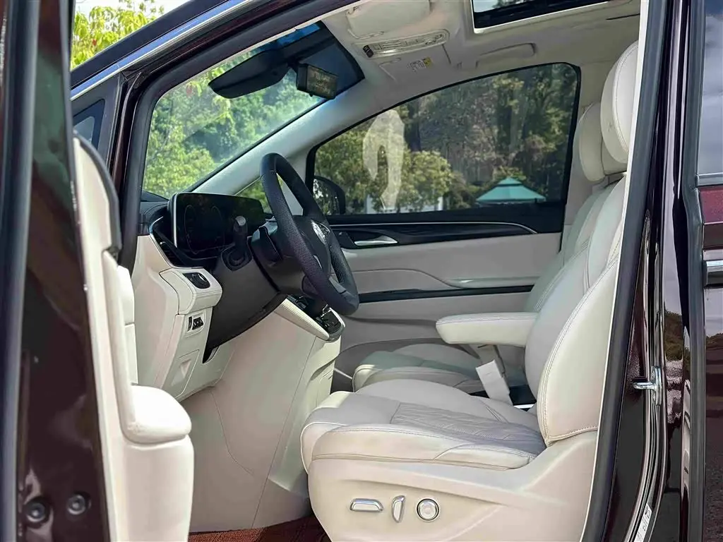 Buick GL8 2020 — Photo 13/20