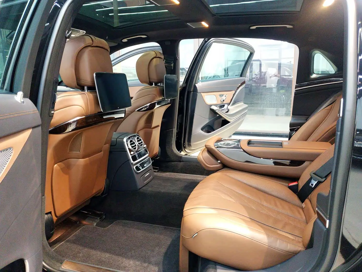 Mercedes-Benz Maybach S-Class 2017 — Фото 9/20