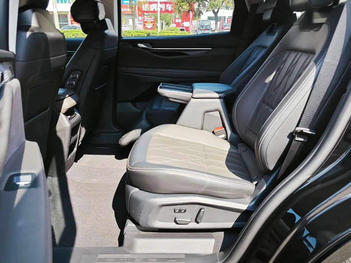 Ford Edge 2025 — ფოტო 7/9