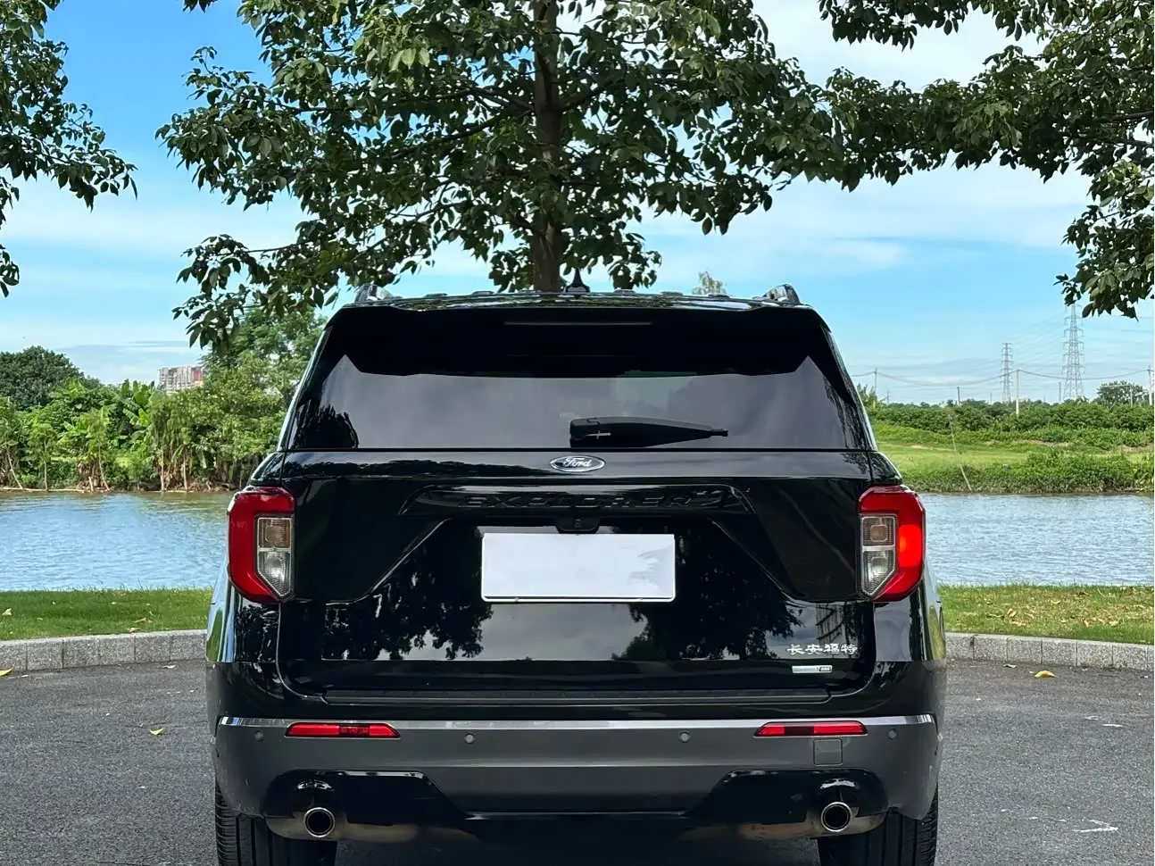 Ford Explorer 2021 — Photo 7/20