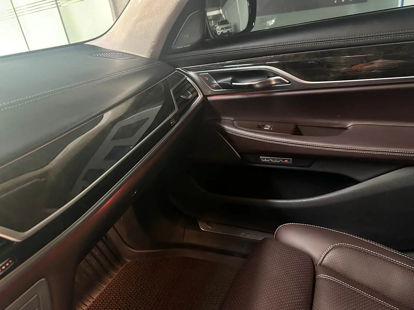 BMW 7 Series 2016 — Photo 17/18