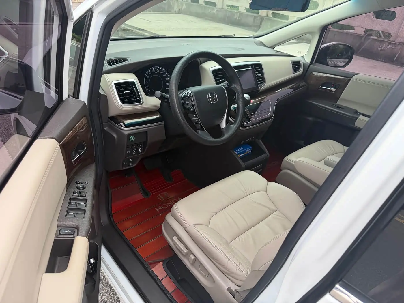 Honda Odyssey 2018 — ფოტო 12/20