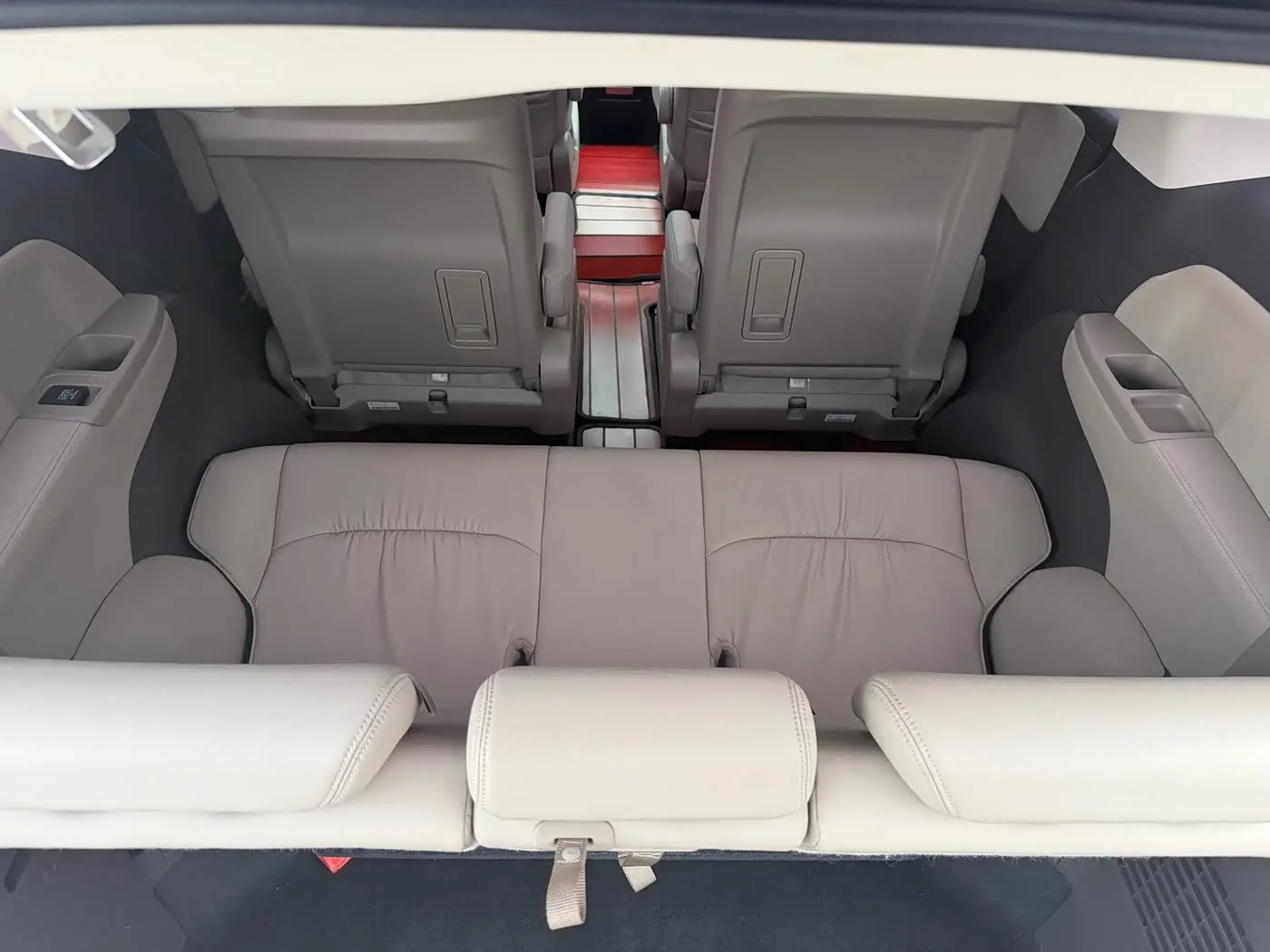 Honda Odyssey 2018 — ფოტო 19/20
