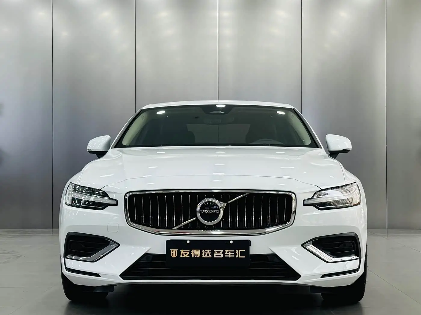 Volvo S60 2023 — Фото 2/15