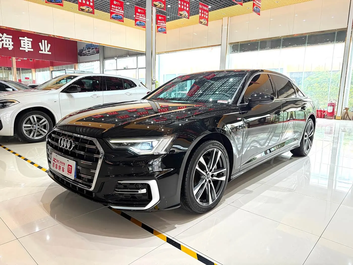 Audi A6L 2022 — Фото 1/20
