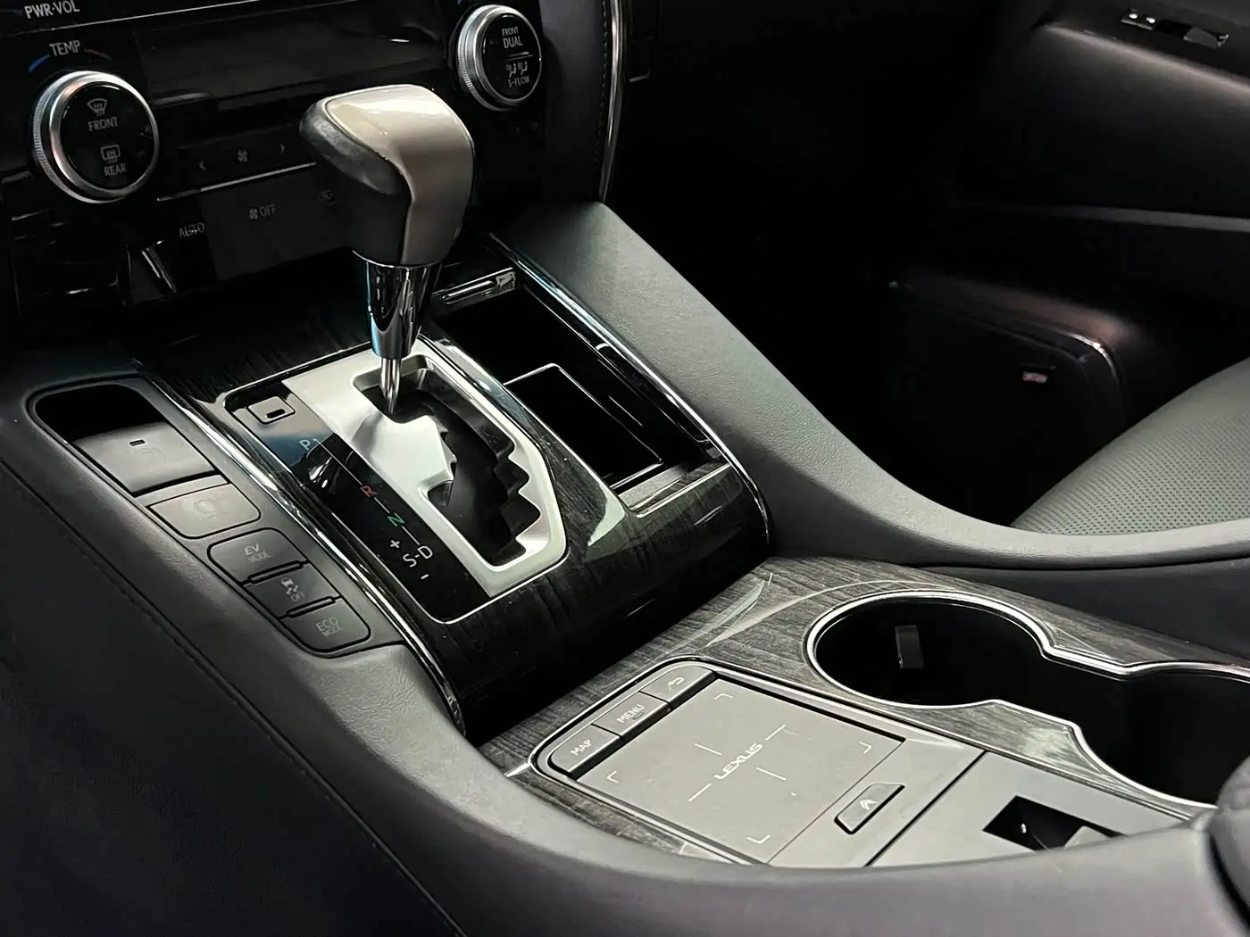 Lexus LM 2020 — Фото 19/20