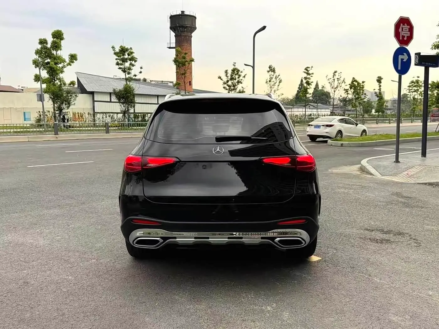 Mercedes-Benz GLC 2023 — Photo 9/10