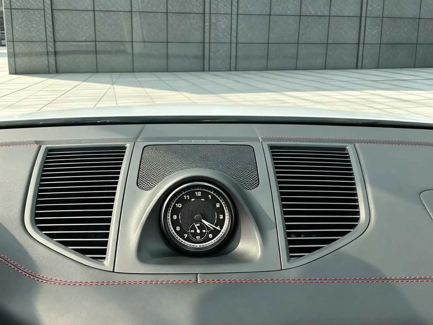Porsche Macan 2025 — Photo 9/18