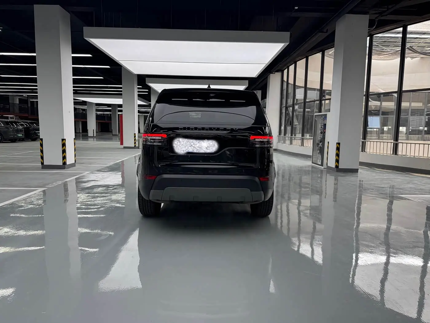 Land Rover Discovery 2020 — Фото 18/19