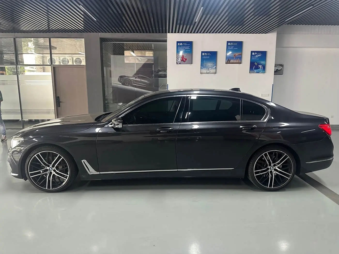 BMW 7 Series 2016 — Photo 4/18