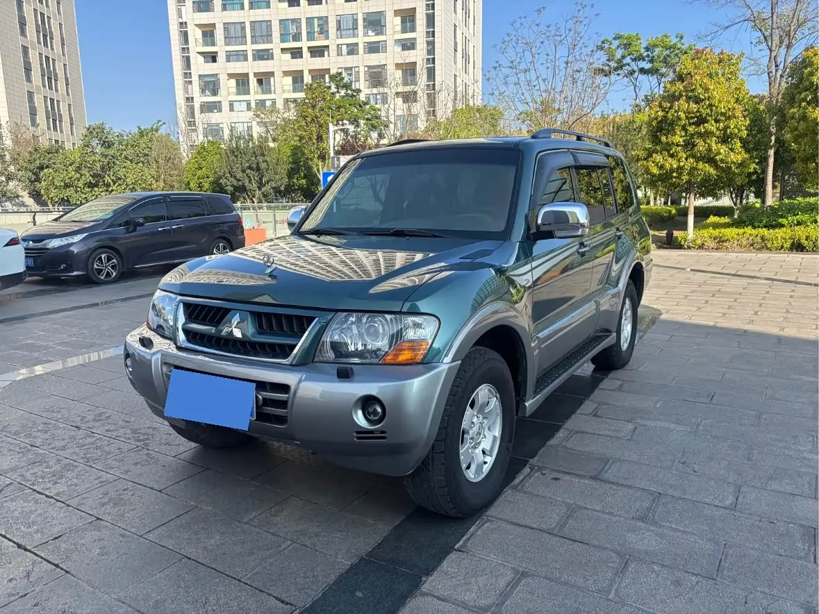 Mitsubishi Pajero 2016 — Şəkil 1/16
