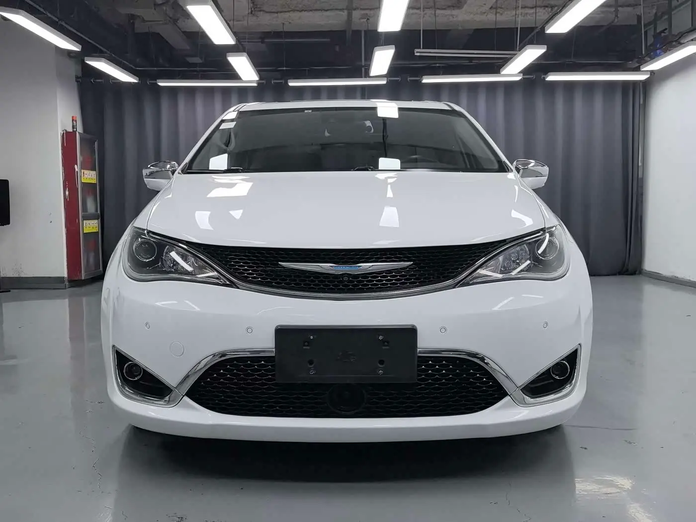Chrysler Grand Caravan PHEV 2020 — Photo 2/15