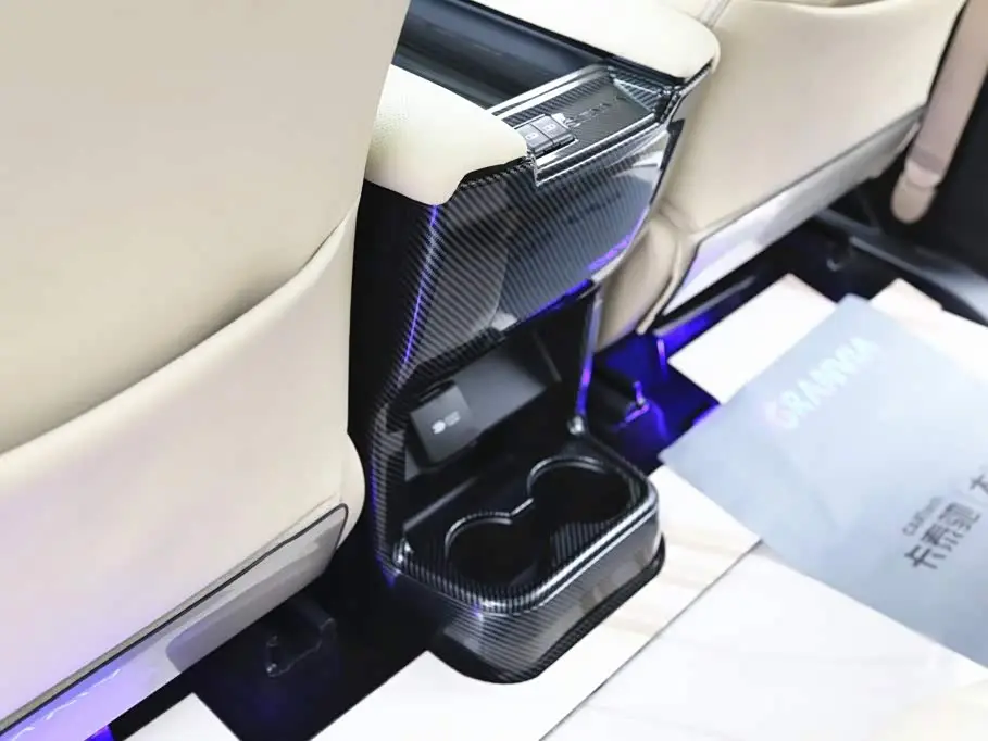 Toyota Granvia 2023 — Photo 19/20