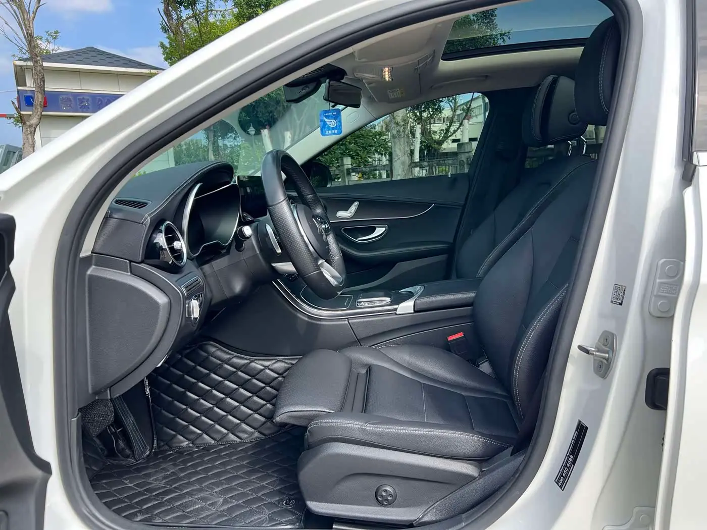 Mercedes-Benz C-Class 2021 — Photo 8/20