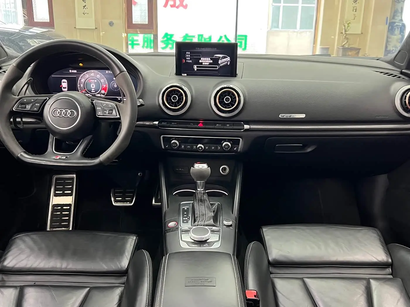 Audi RS 3 2018 — Фото 18/20
