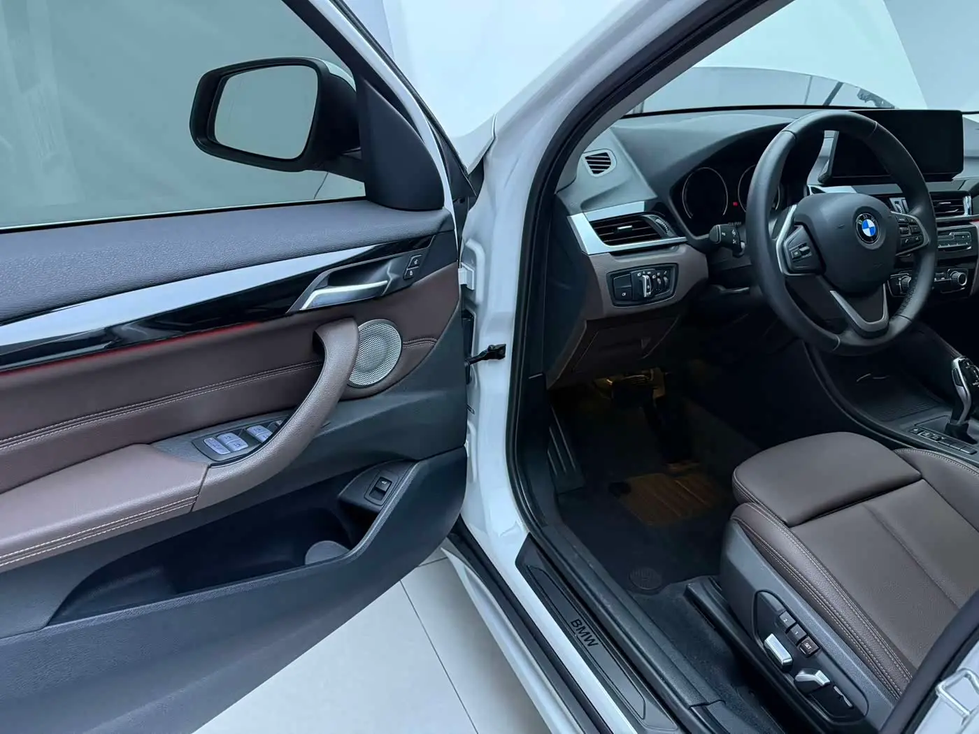 BMW X1 2022 — Photo 8/20