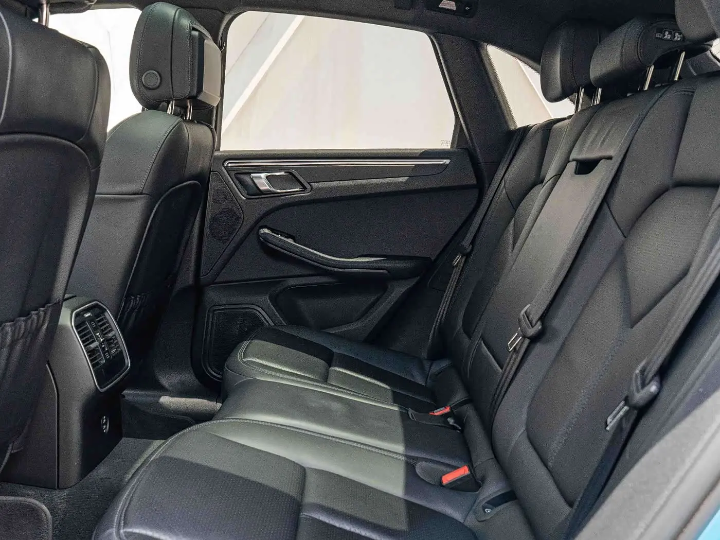 Porsche Macan 2023 — Photo 19/19