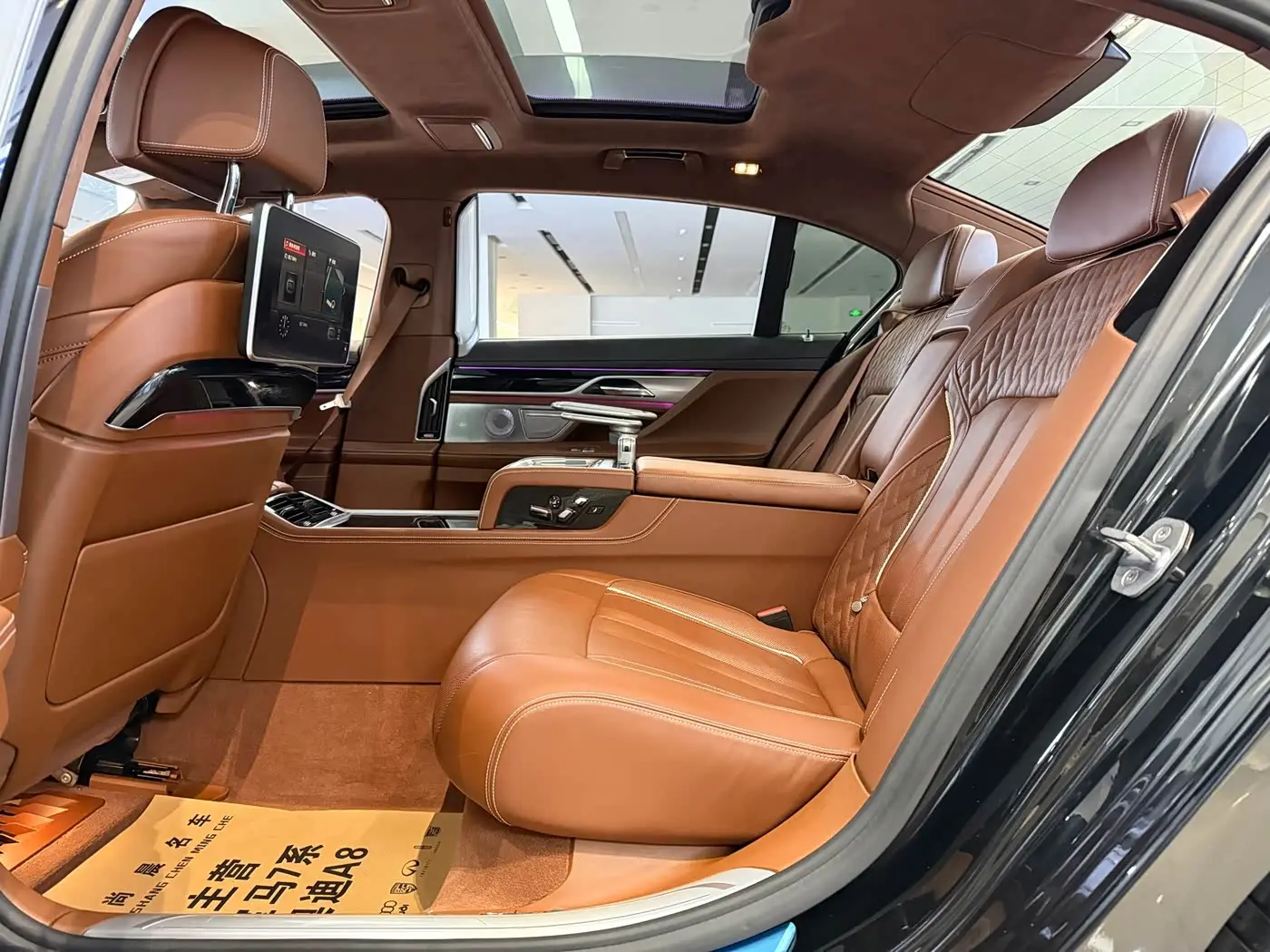 BMW 7 Series 2018 — Photo 12/19