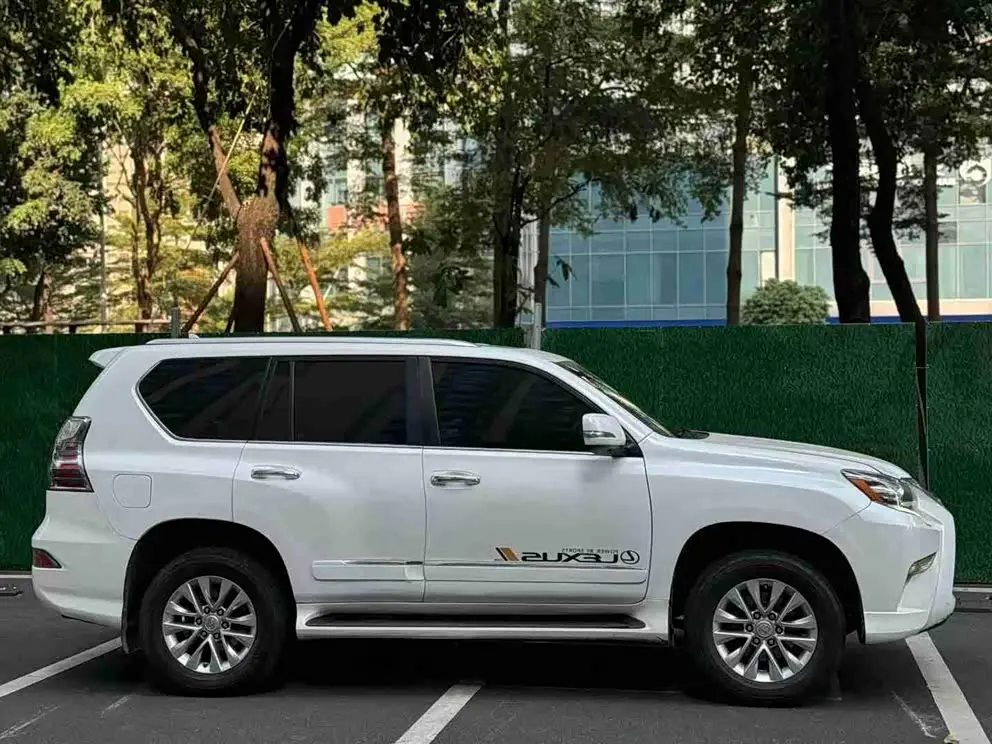Lexus GX 2013 — Photo 4/10
