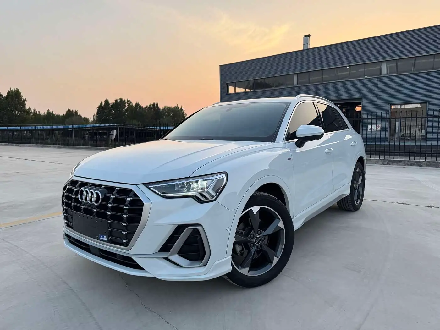 Audi Q3 2022 — Photo 1/20