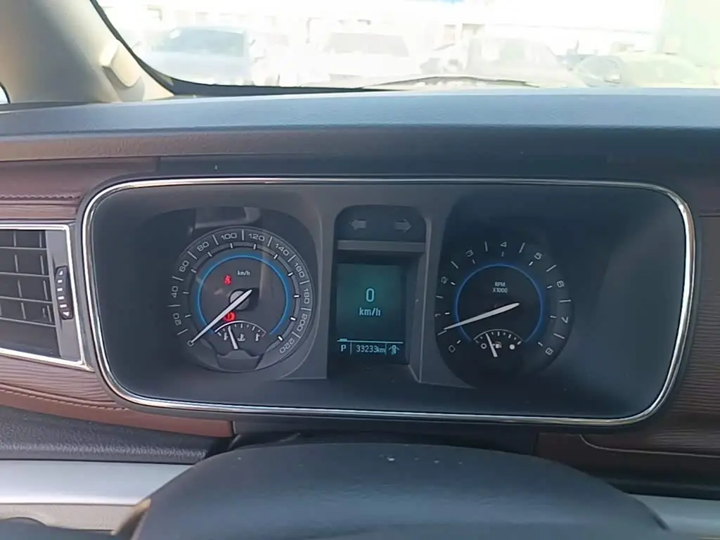 Buick GL8 2016 — Photo 11/19