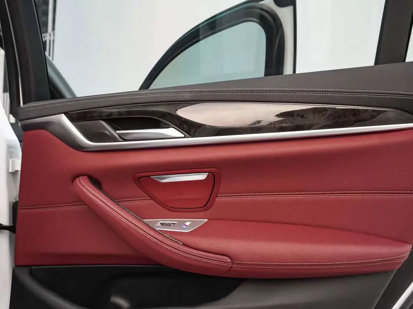 BMW 5 Series 2022 — Photo 18/20