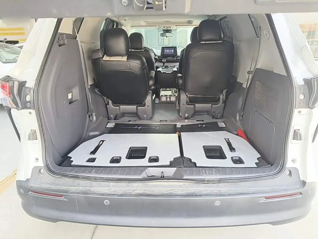 Toyota Sienna 2022 — Photo 18/19