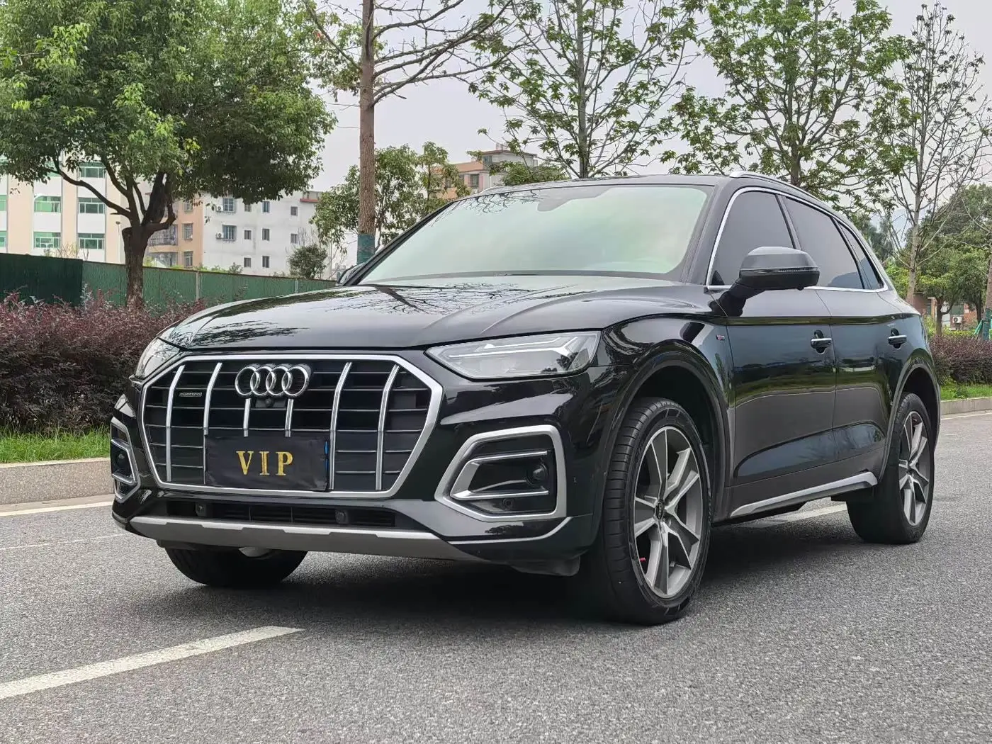 Audi Q5L 2022 — Фото 1/9