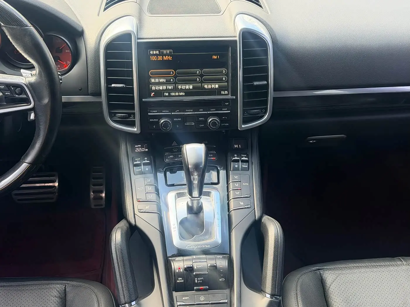 Porsche Cayenne 2015 — Photo 17/20