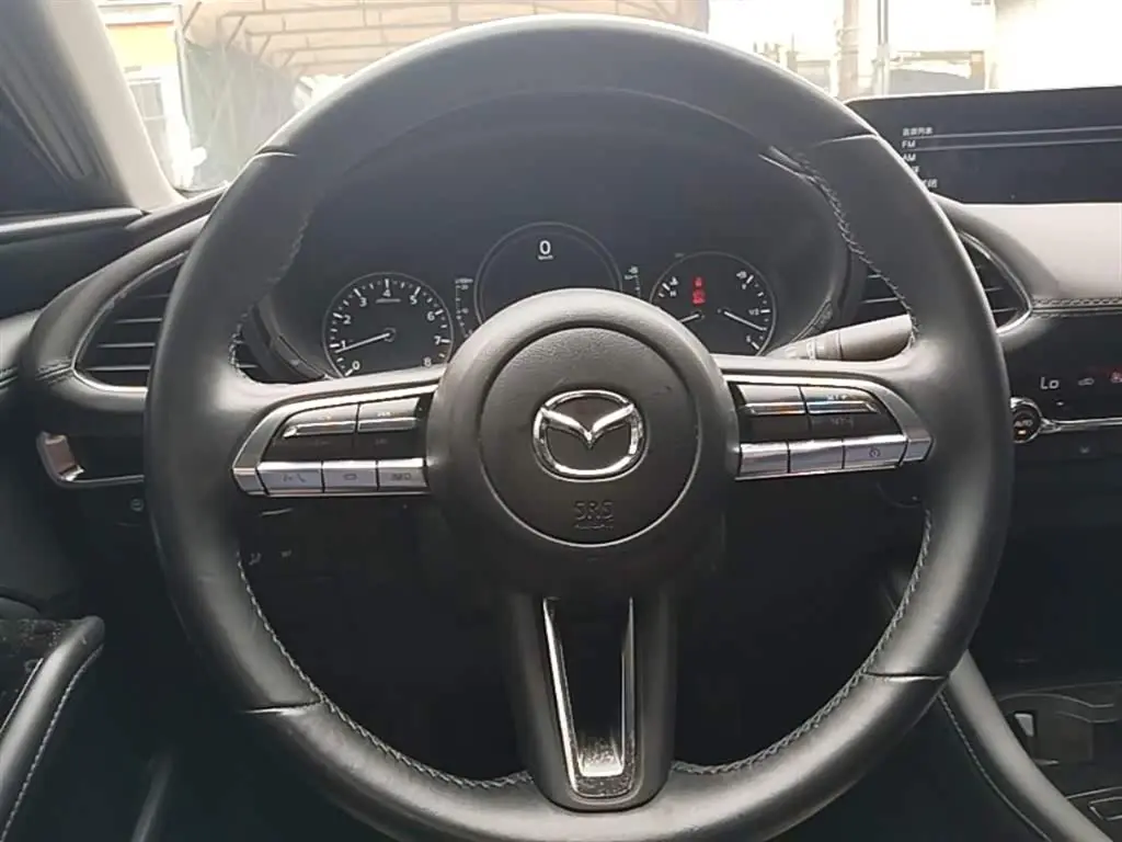 Mazda Mazda3 Axela 2023 — Photo 11/20