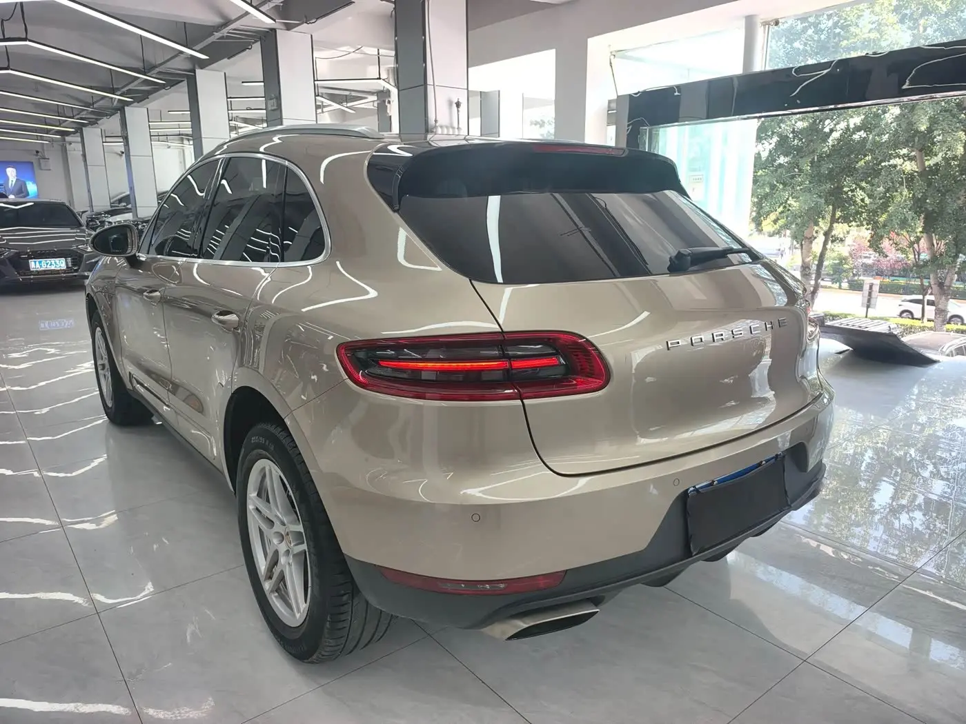 Porsche Macan 2018 — Photo 12/14