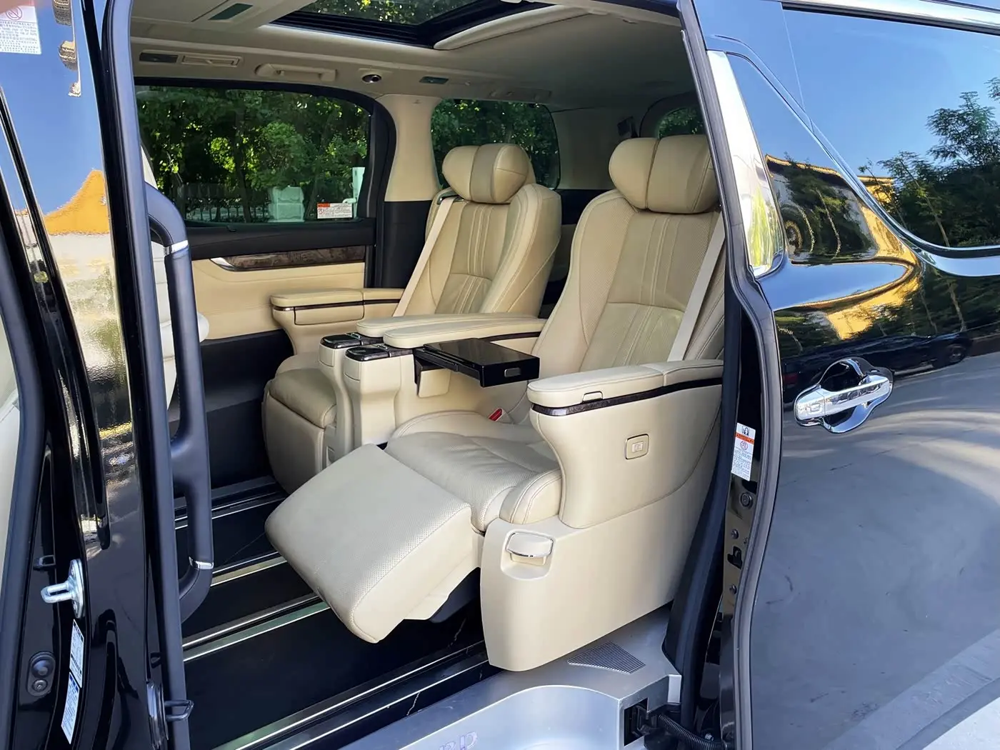 Toyota Alphard 2021 — Photo 12/20