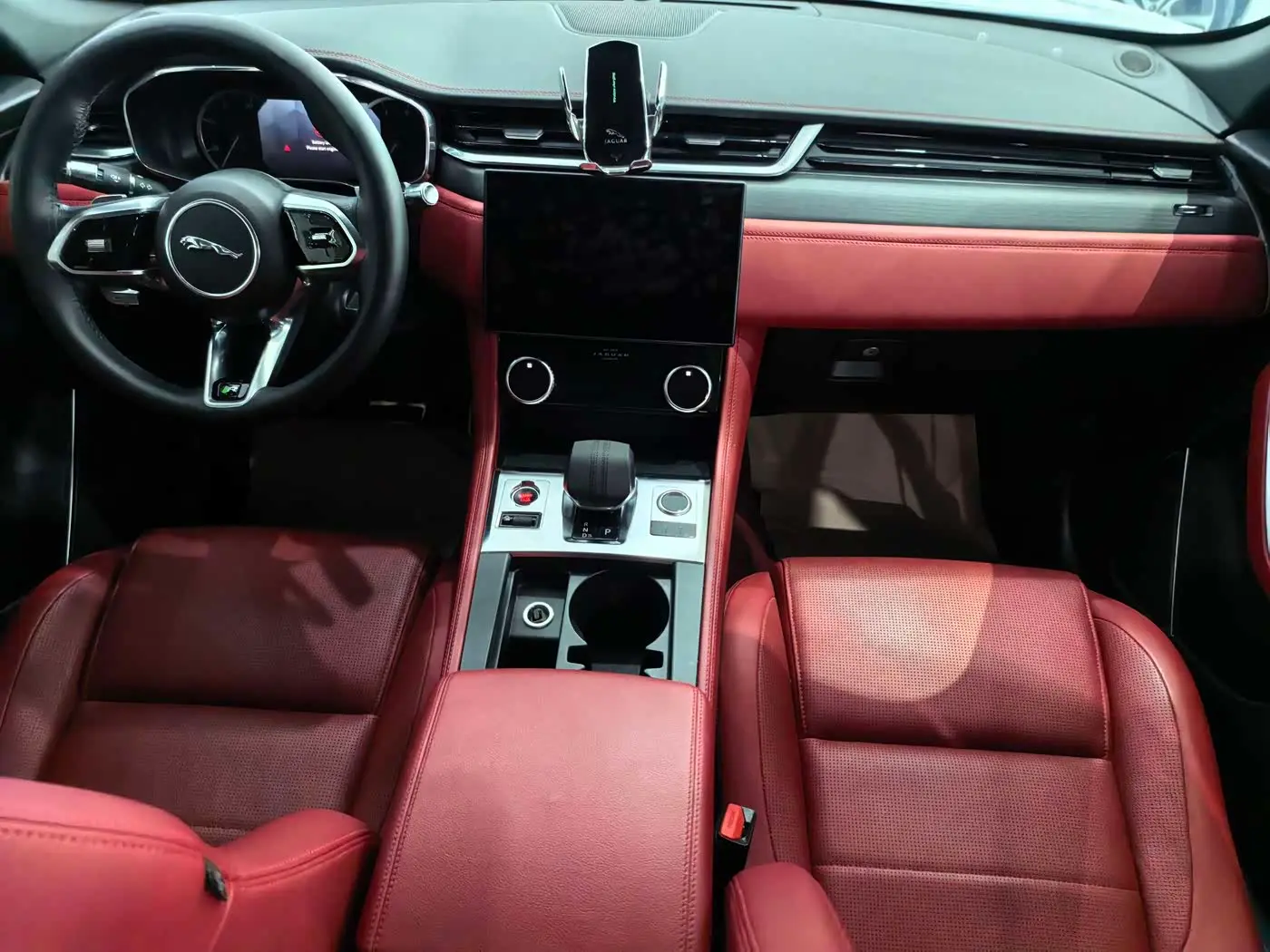 Jaguar F-PACE 2023 — Photo 6/11