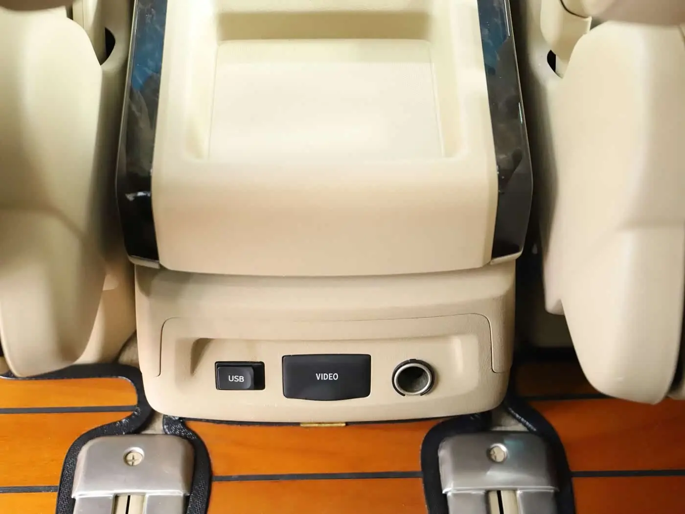 Toyota Alphard 2014 — Photo 15/20