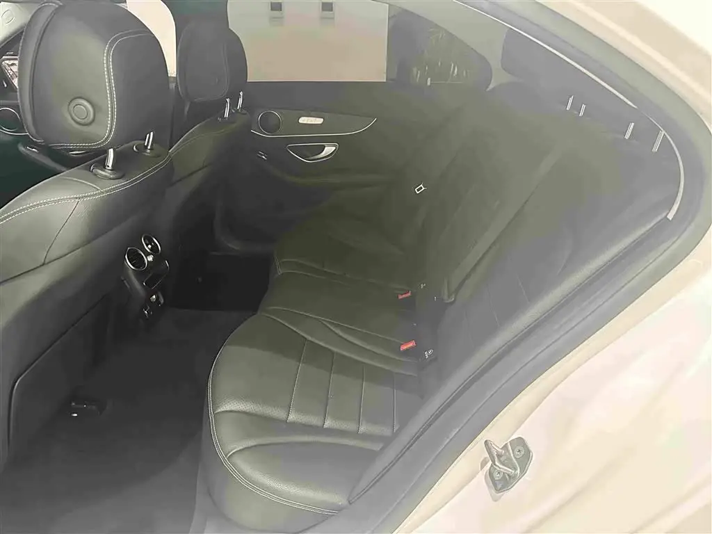 Mercedes-Benz C-Class 2021 — Photo 12/20