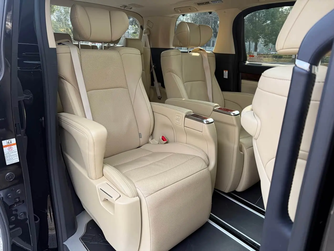 Toyota Alphard 2017 — Фото 11/14