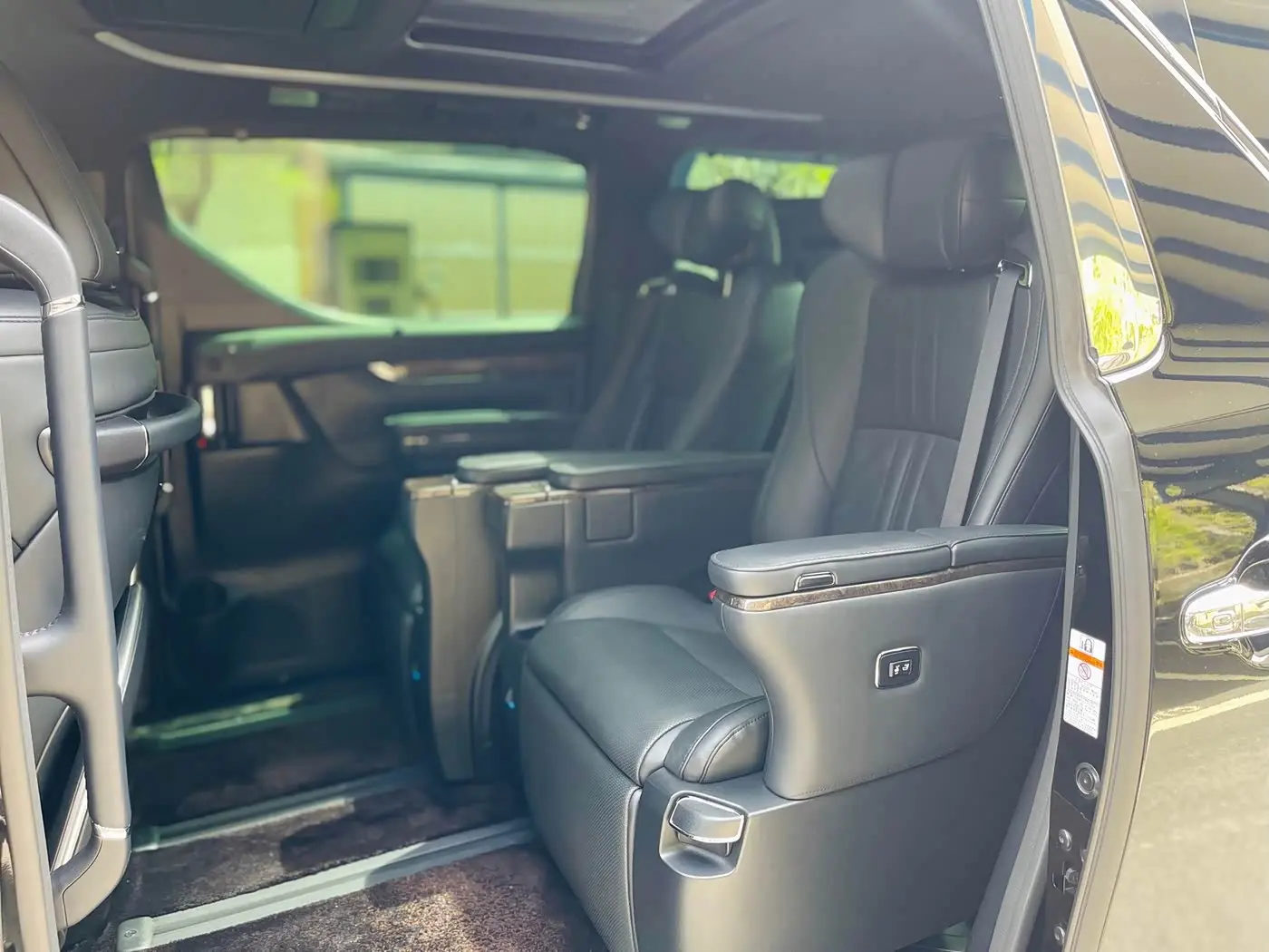 Toyota Alphard 2021 — Фото 12/20