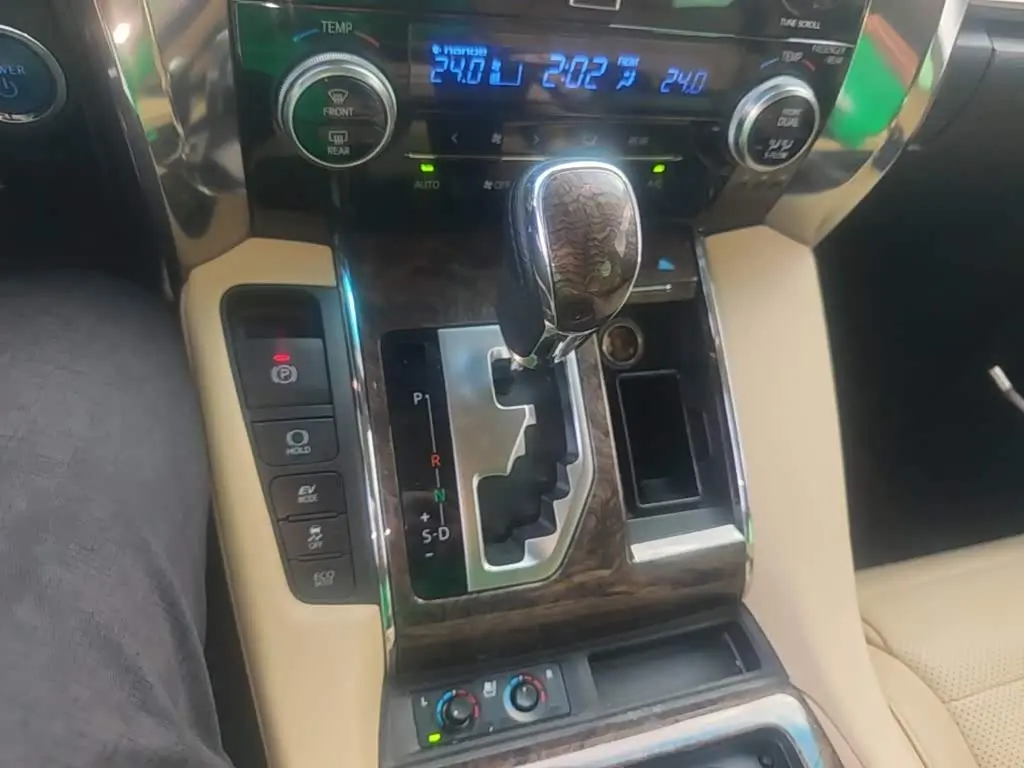 Toyota Vellfire 2021 — Photo 13/19